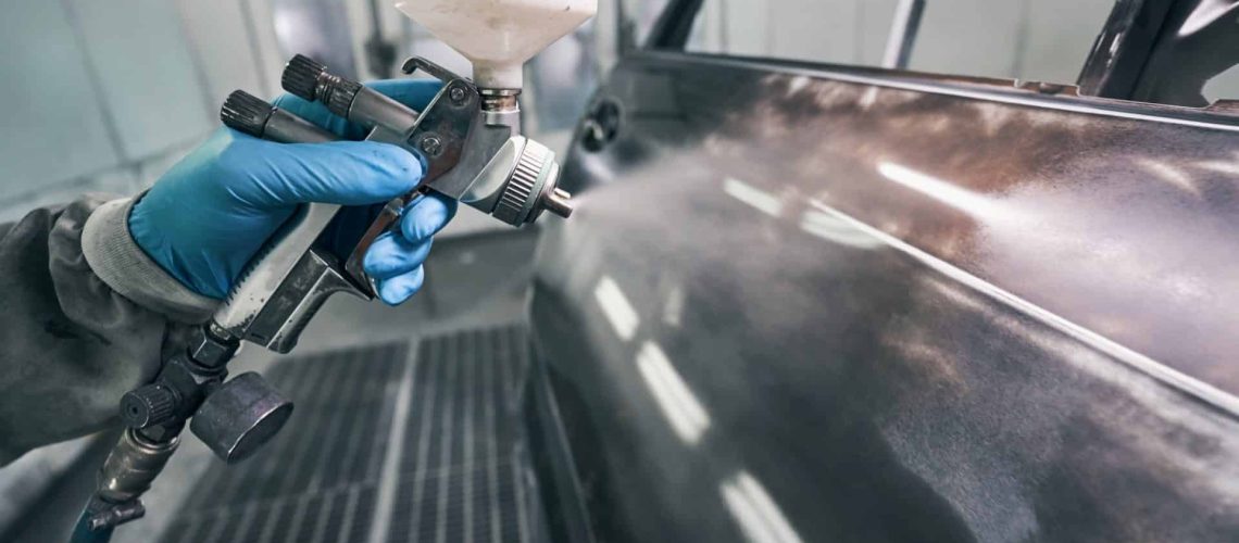 automobile-technician-painting-auto-with-spraying-gun-e1635911973794.jpg